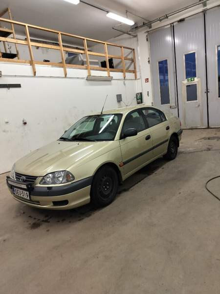 Toyota Avensis Luga - valokuva 3