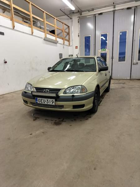 Toyota Avensis Luga - valokuva 2
