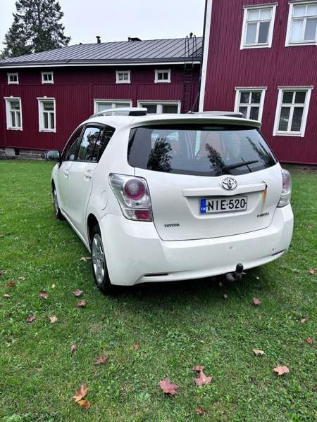 Toyota Corolla Verso Nurmijaervi – foto 4