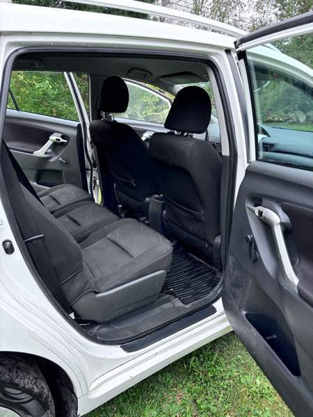 Toyota Corolla Verso Nurmijaervi – foto 6