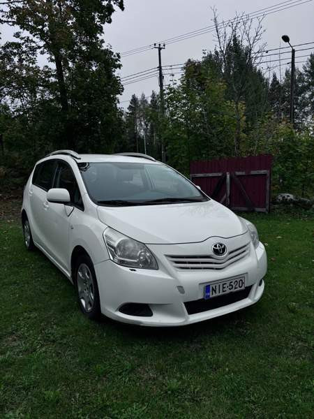 Toyota Corolla Verso Nurmijaervi – foto 2