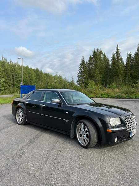 Chrysler 300C Торнио - изображение 3