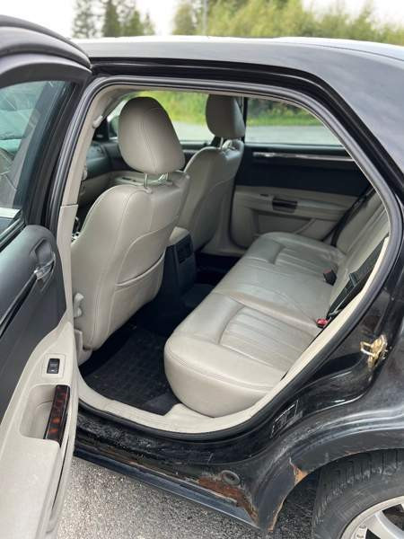 Chrysler 300C Торнио - изображение 8