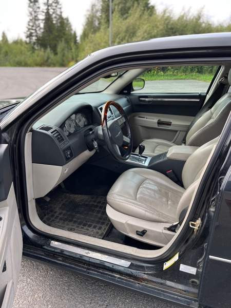 Chrysler 300C Торнио - изображение 7