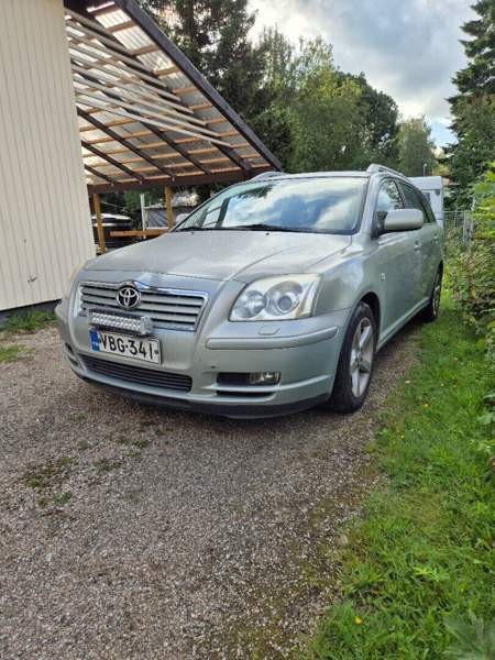 Toyota Avensis Tornio - valokuva 1