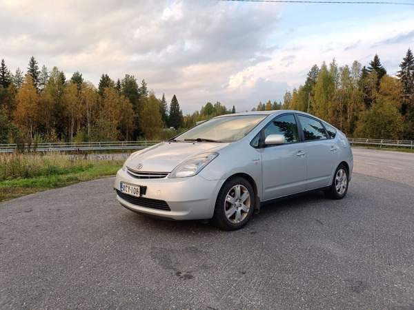 Toyota Prius Ювяскюля - изображение 1