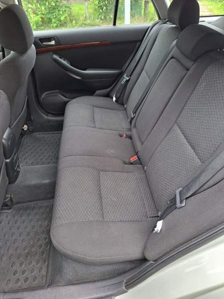 Toyota Avensis Oulu - valokuva 3