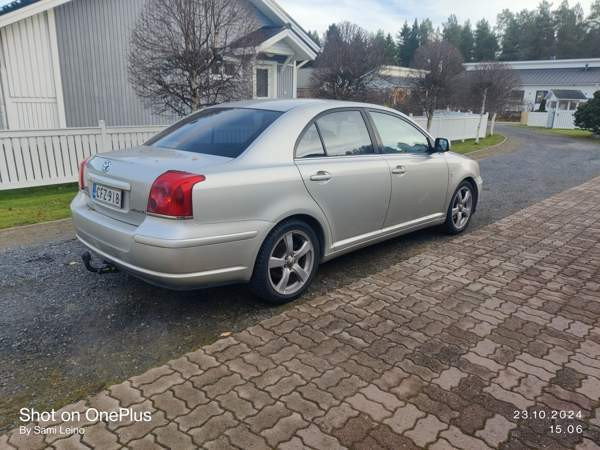 Toyota Avensis Рахе - изображение 4