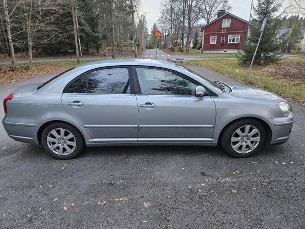 Toyota Avensis Миккели - изображение 4