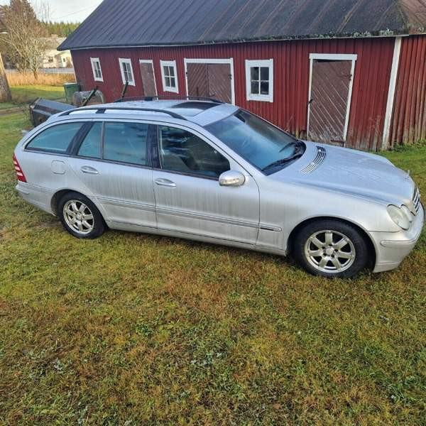 Mercedes-Benz C Soini - valokuva 3