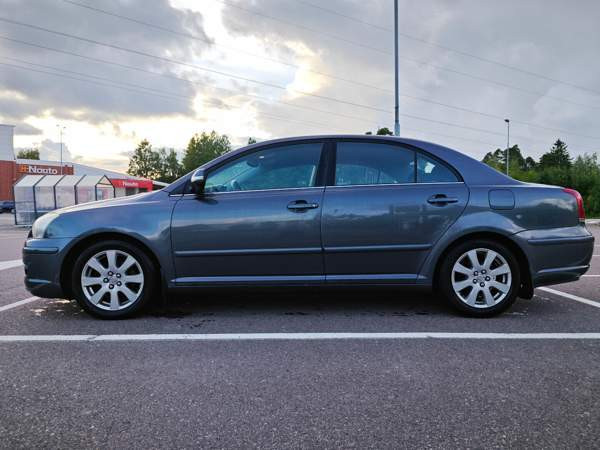 Toyota Avensis Chukotskiy Avtonomnyy Okrug - valokuva 2