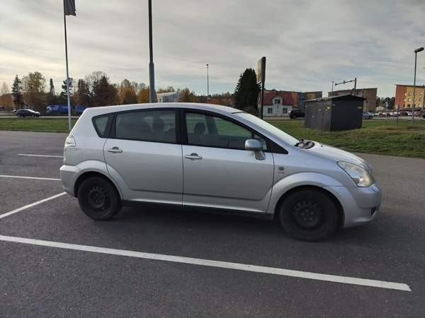 Toyota Corolla Verso Нурмиярви - изображение 4