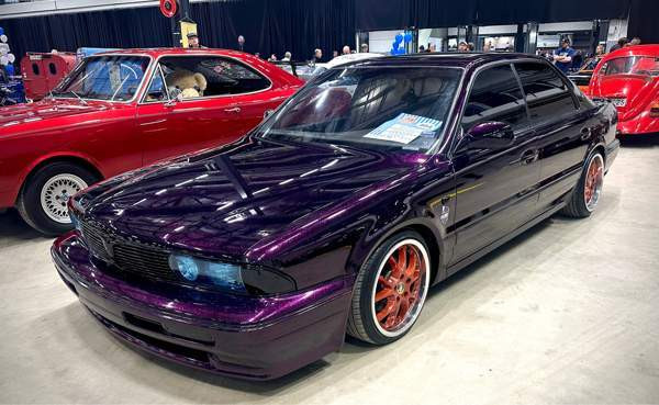 Mitsubishi Diamante Валкеакоски - изображение 1