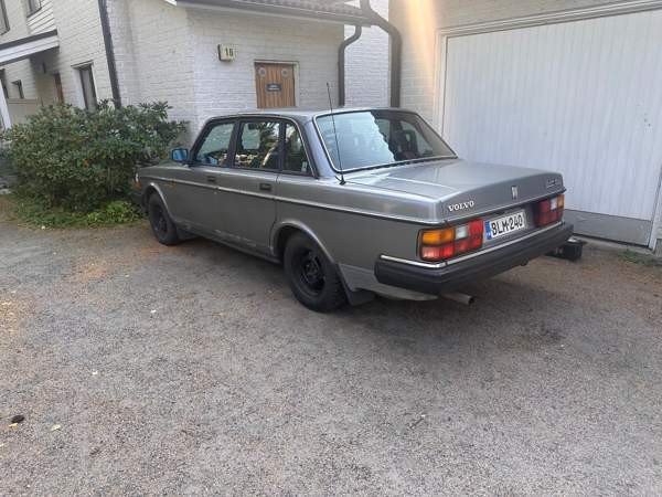 Volvo 240 Helsinki - valokuva 1