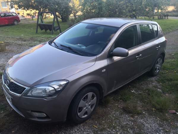 Kia Ceed Vehmaa - valokuva 2