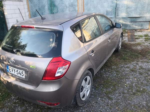 Kia Ceed Vehmaa - valokuva 3