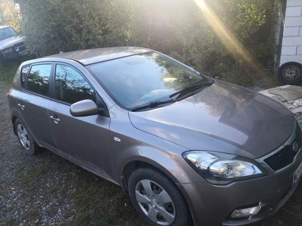 Kia Ceed Vehmaa - valokuva 1