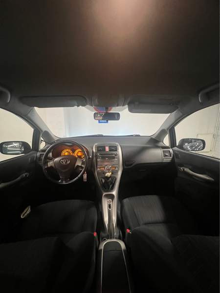 Toyota Auris Вантаа - изображение 1