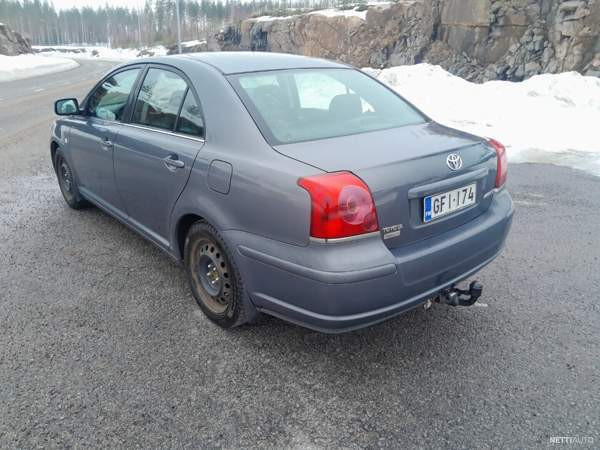 Toyota Avensis Luga - valokuva 3