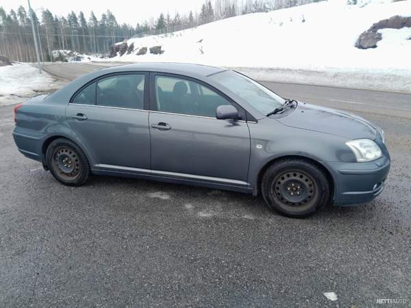 Toyota Avensis Luga - valokuva 5