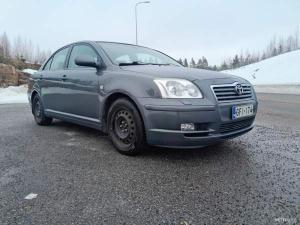 Toyota Avensis Luga - valokuva 1