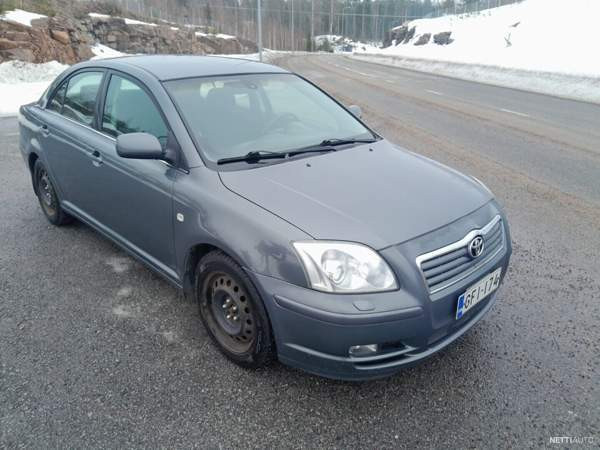 Toyota Avensis Luga - valokuva 7