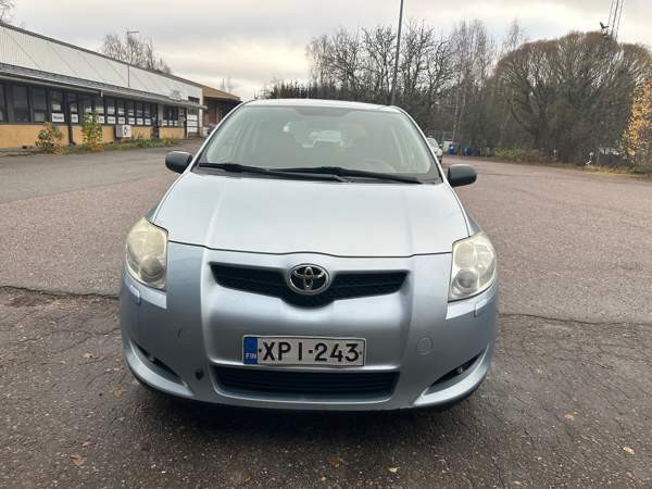 Toyota Auris Sarov - valokuva 1