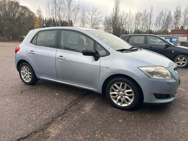 Toyota Auris Sarov - valokuva 3