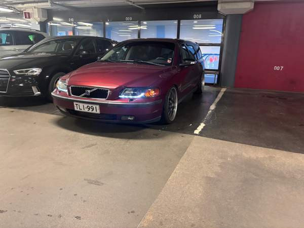 Volvo V70 Sarov - valokuva 4