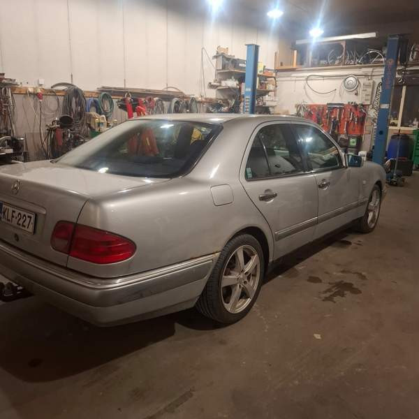 Mercedes-Benz E Lovisa - photo 3