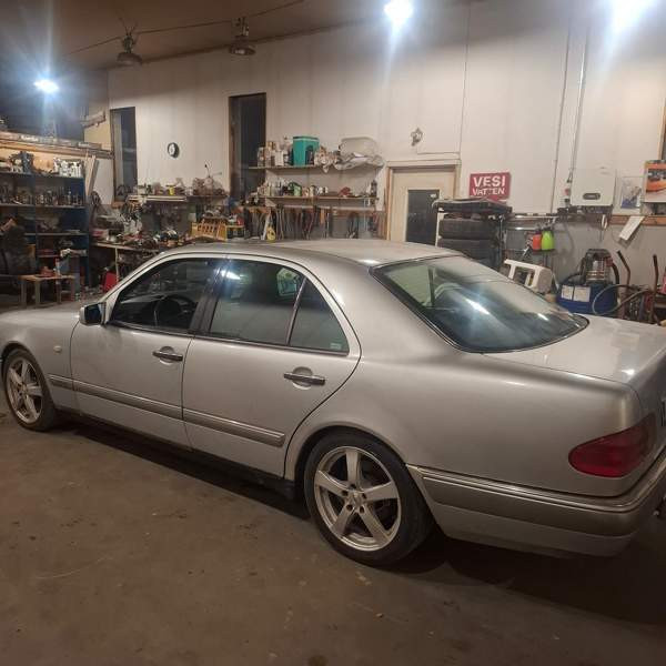 Mercedes-Benz E Lovisa - photo 4