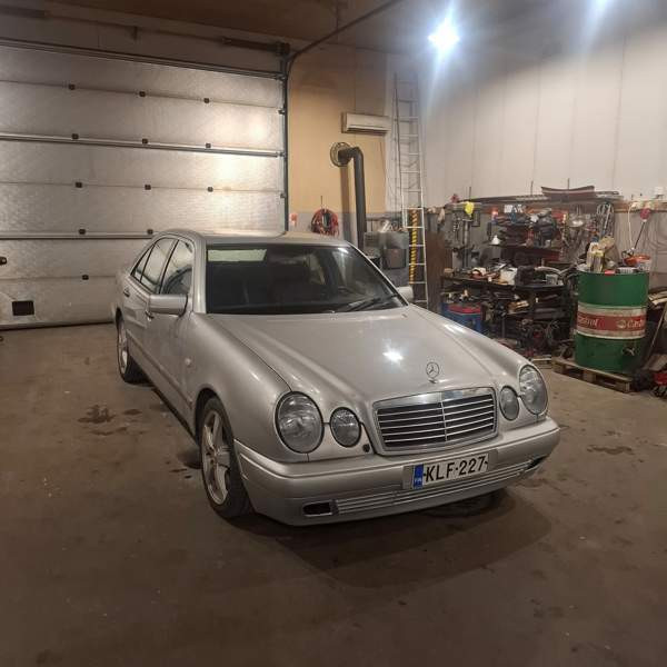 Mercedes-Benz E Lovisa - photo 1