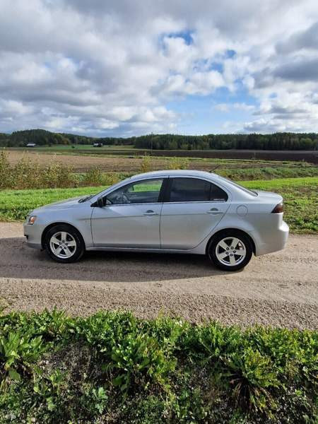 Mitsubishi Lancer Piikkiö - valokuva 2