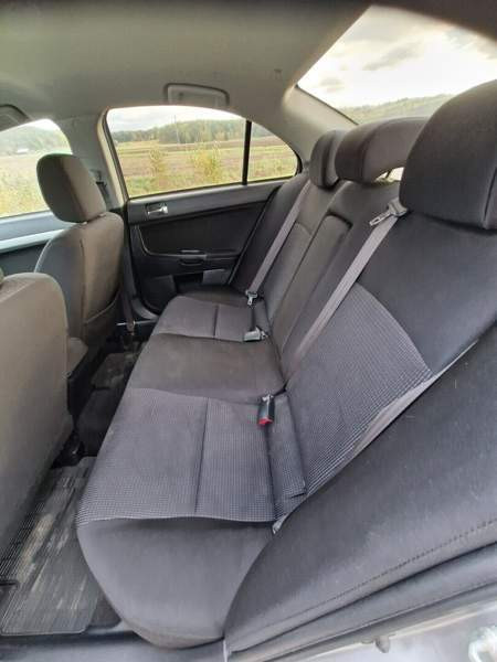 Mitsubishi Lancer Piikkiö - valokuva 7