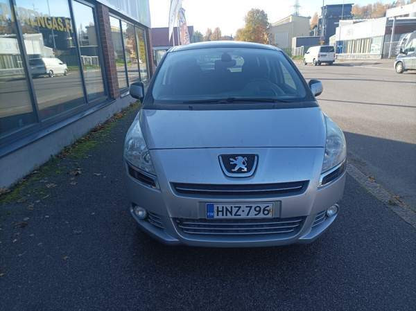 Peugeot 5008 Glebychevo - valokuva 2