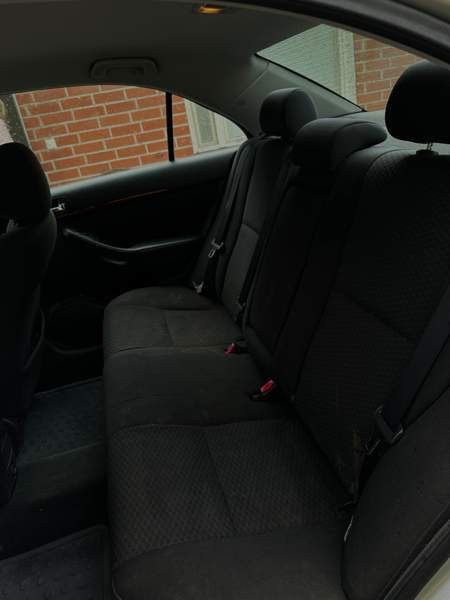 Toyota Avensis Йямся - изображение 6