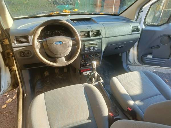 Ford Tourneo Connect Burshtyn - valokuva 4