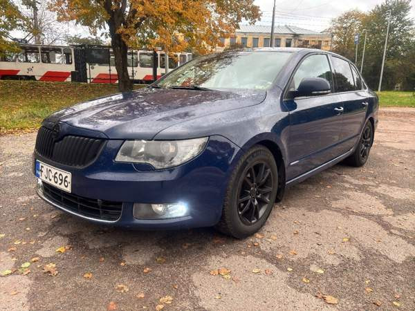 Skoda Superb Vantaa - valokuva 2