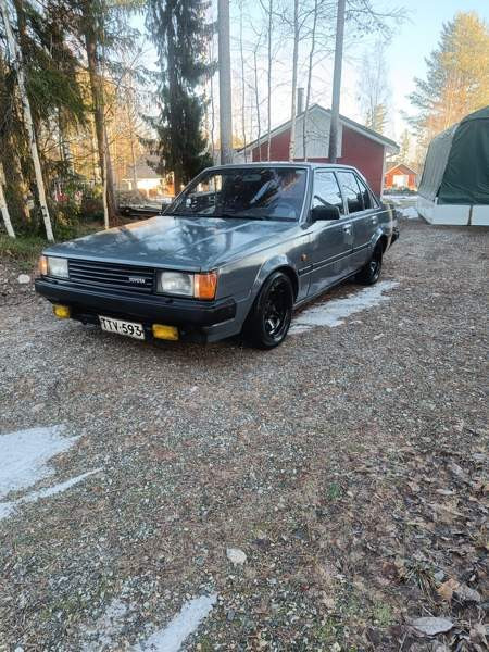 Toyota Carina Каяни - изображение 1