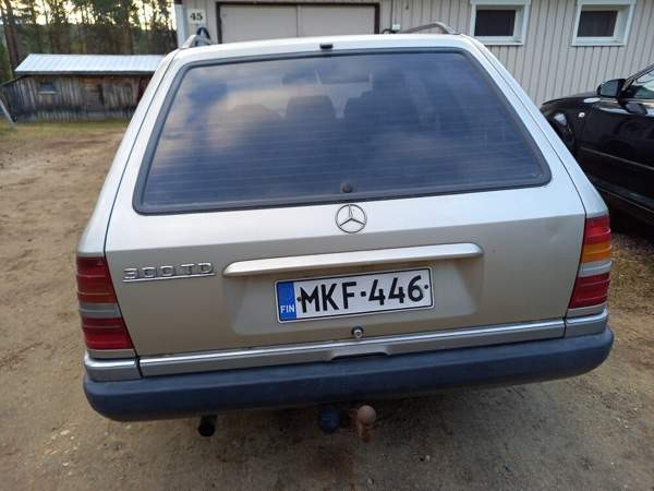 Mercedes-Benz 300 Muonio - valokuva 3