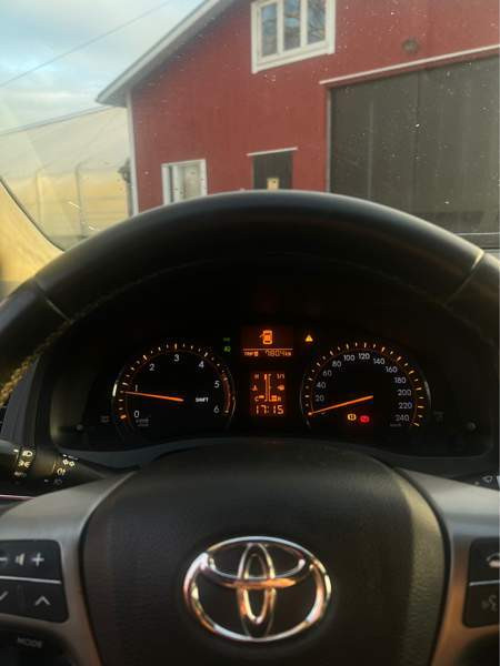 Toyota Avensis Hafnarfjoerdur - valokuva 7