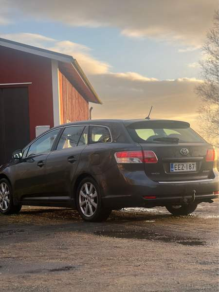 Toyota Avensis Hafnarfjoerdur - valokuva 3