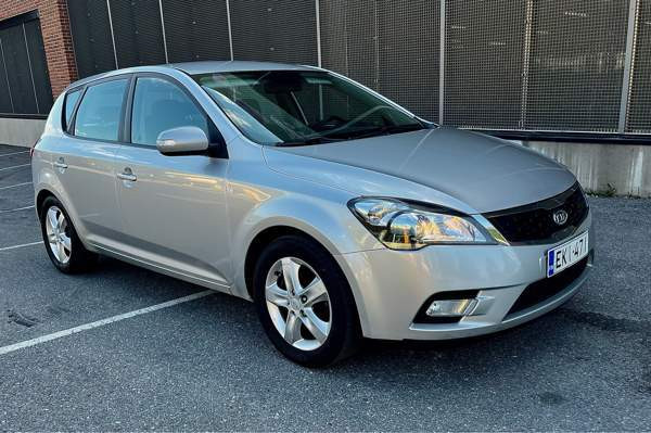 Kia Ceed Glebychevo - valokuva 3