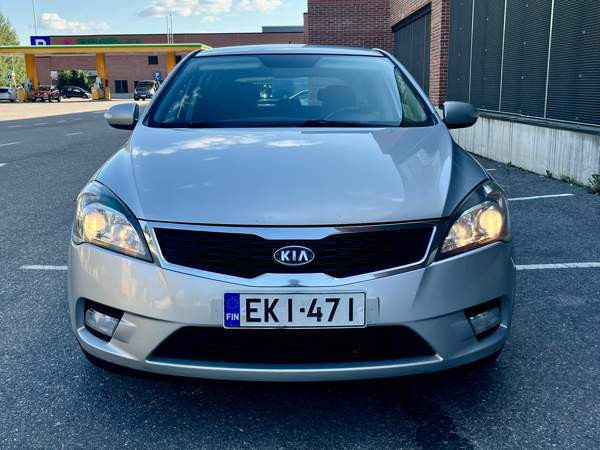 Kia Ceed Glebychevo - valokuva 1
