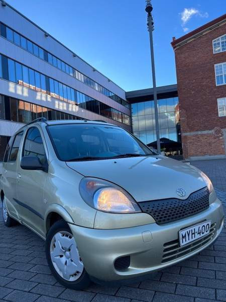 Toyota Yaris Verso Glebychevo - valokuva 1