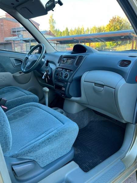 Toyota Yaris Verso Glebychevo - valokuva 8