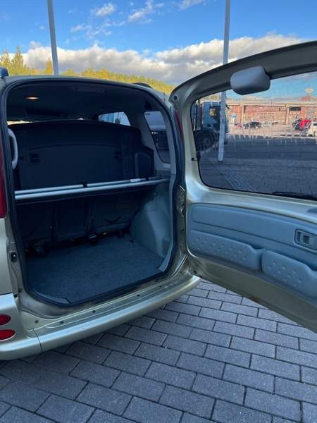 Toyota Yaris Verso Glebychevo - valokuva 5