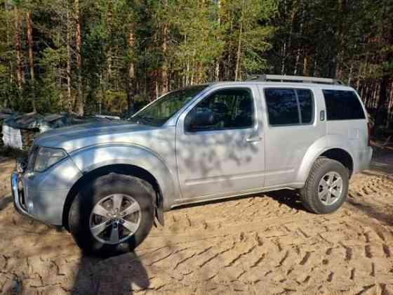 Nissan Pathfinder Lumijoki