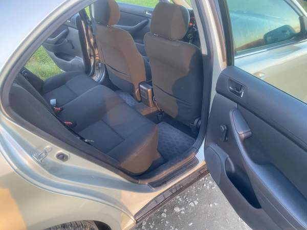 Toyota Avensis Kurikka - valokuva 8