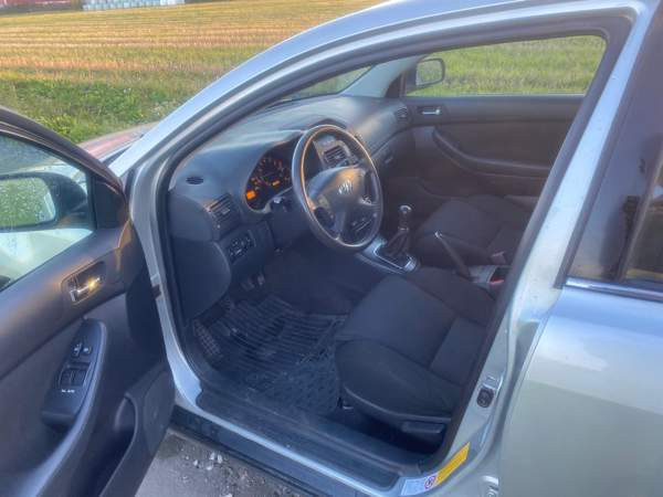 Toyota Avensis Kurikka - valokuva 6